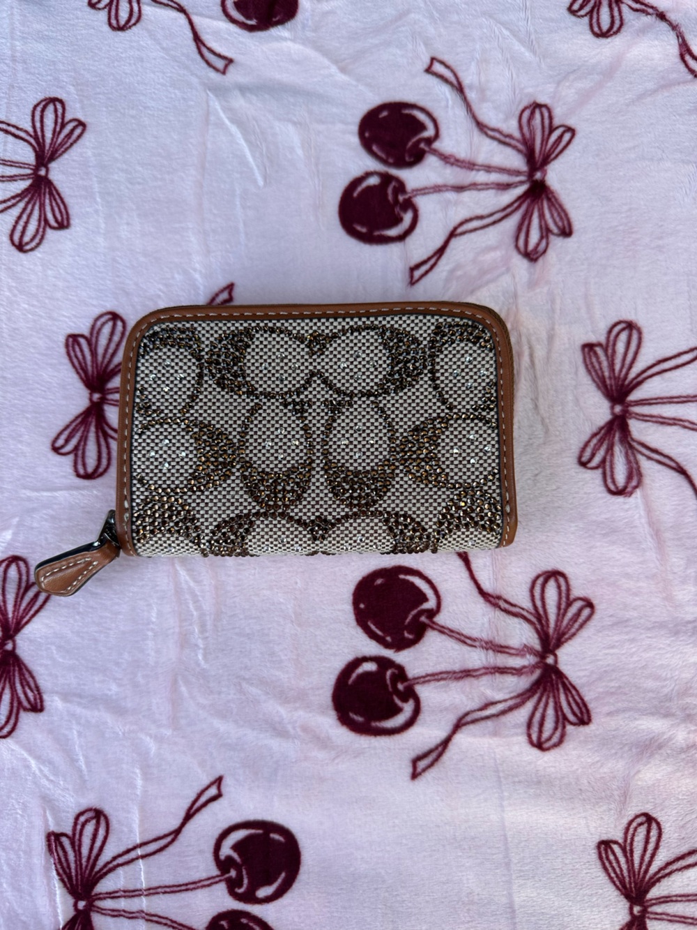 Coach Essential Small Zip Around Card Wallet